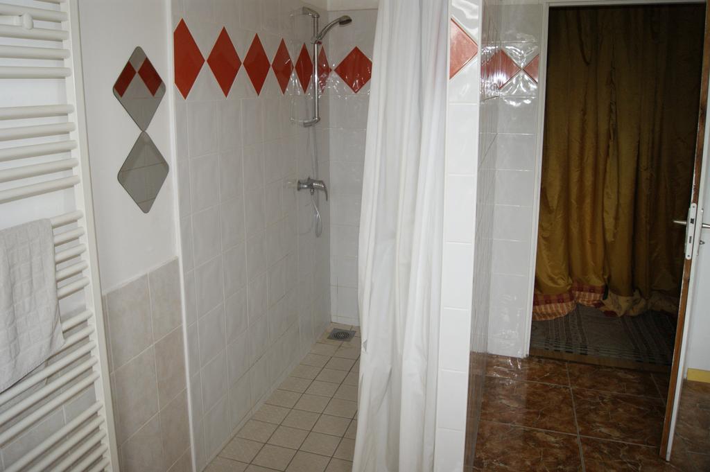 Izeron Chambres D'Hotes La Noyeraie الغرفة الصورة