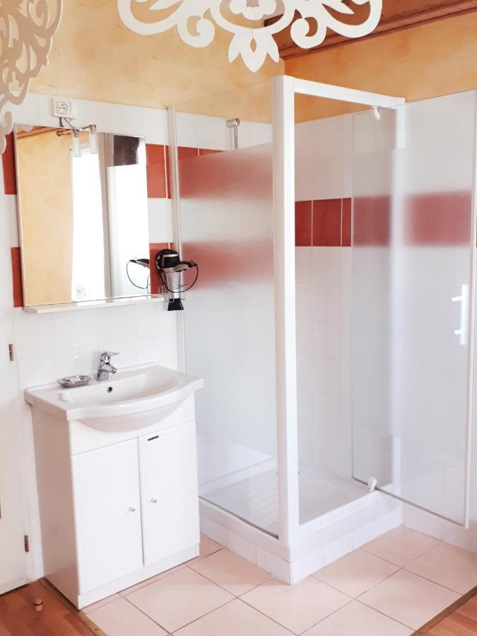 Izeron Chambres D'Hotes La Noyeraie المظهر الخارجي الصورة